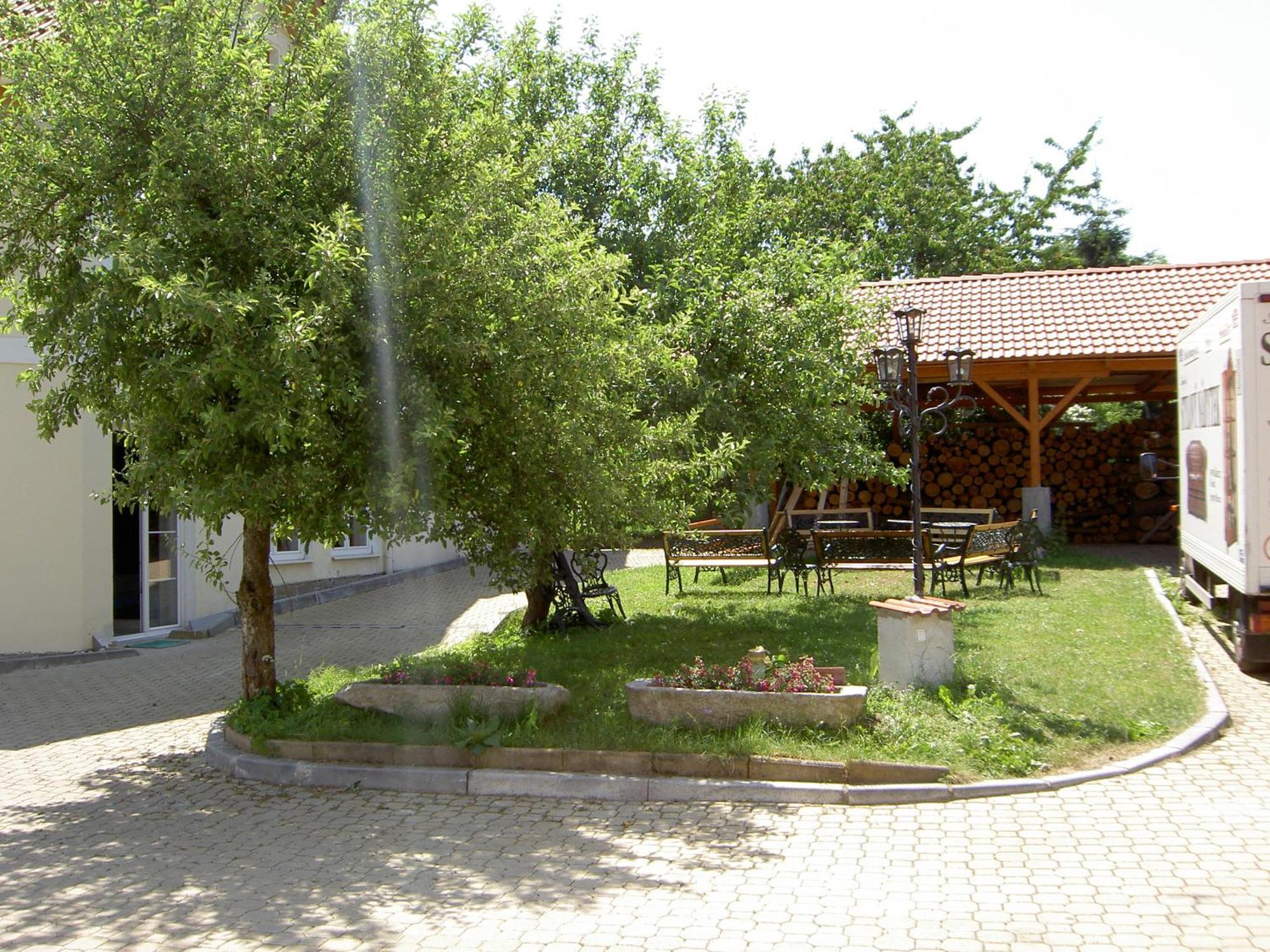 Hotel Klor Doudleby Bagian luar foto