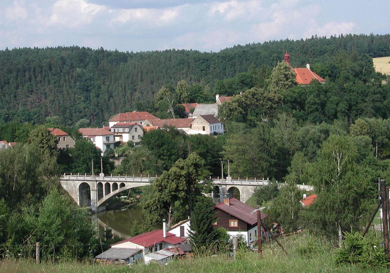 Hotel Klor Doudleby Bagian luar foto